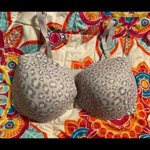 VS 36DDD Incredible bra, front close